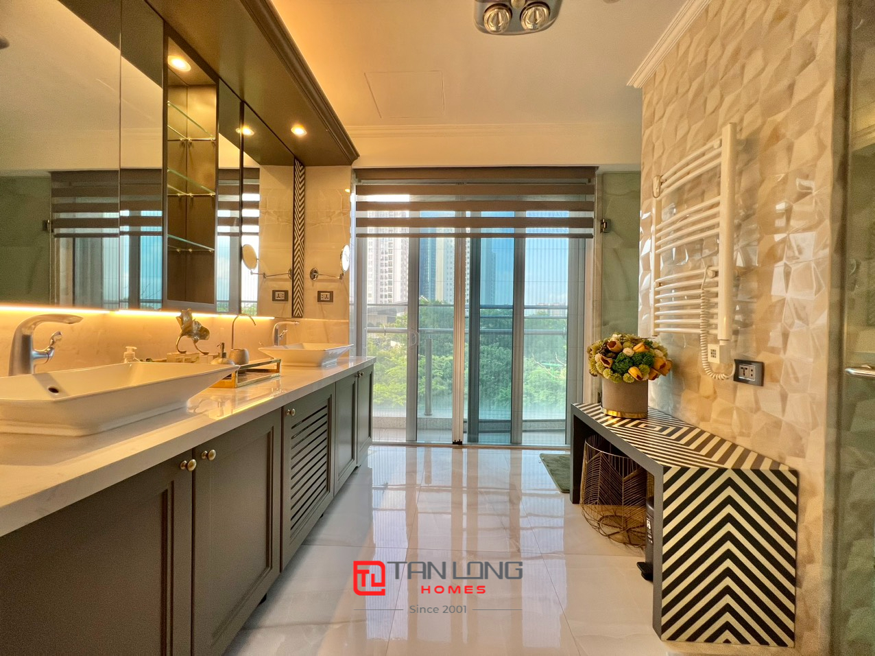 Cho thuê căn hộ cao cấp tại L1 Ciputra: 4PN/267m2 full đồ mới tầng trung view đẹp 11