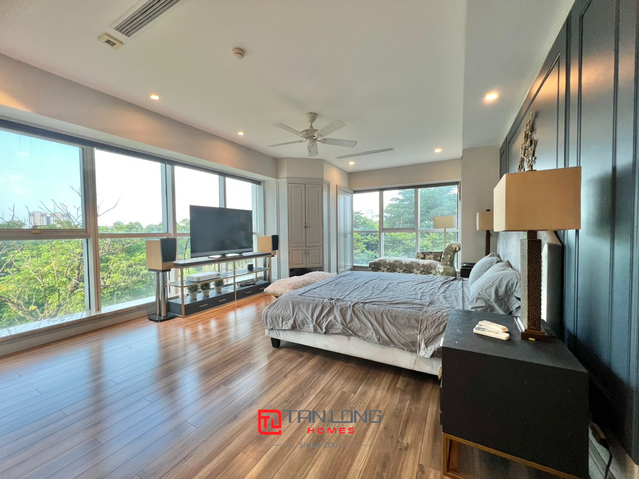 Cho thuê căn hộ cao cấp tại L1 Ciputra: 4PN/267m2 full đồ mới tầng trung view đẹp 14