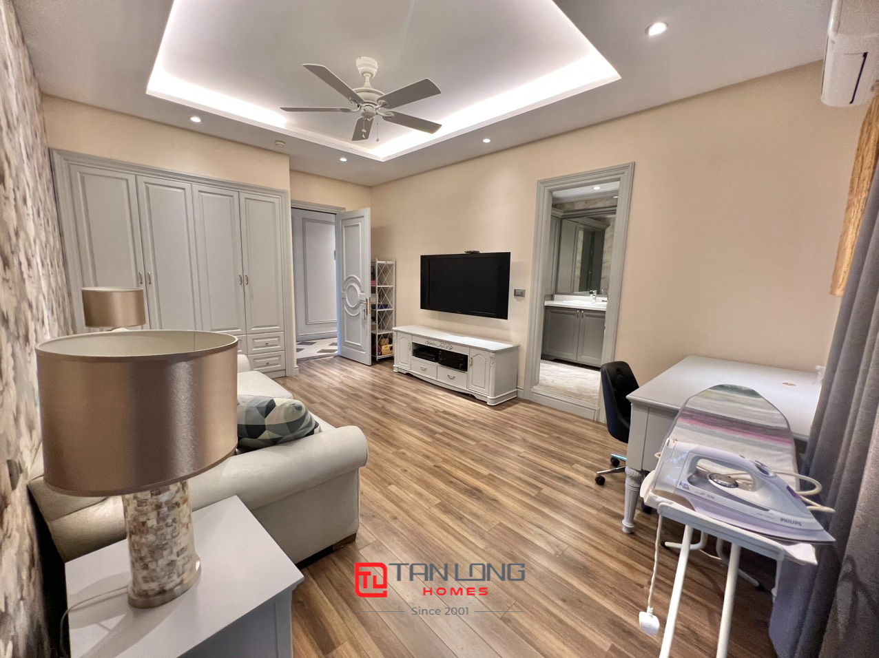 Cho thuê căn hộ cao cấp tại L1 Ciputra: 4PN/267m2 full đồ mới tầng trung view đẹp 16