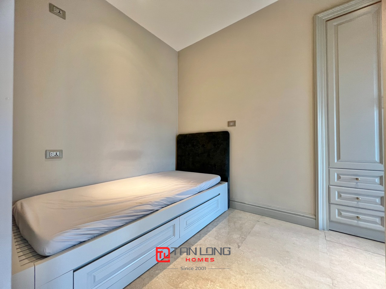 Cho thuê căn hộ cao cấp tại L1 Ciputra: 4PN/267m2 full đồ mới tầng trung view đẹp 19