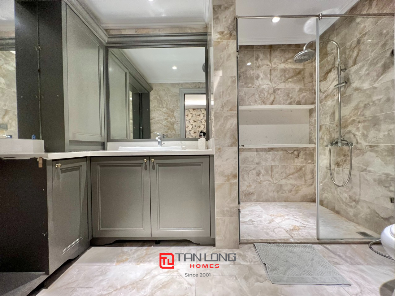 Cho thuê căn hộ cao cấp tại L1 Ciputra: 4PN/267m2 full đồ mới tầng trung view đẹp 20