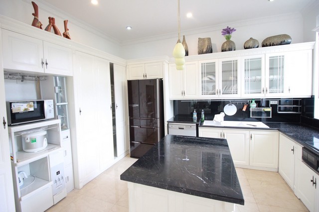 Gorgeous and golfview 5 bedroom villa for lease in T zone Ciputra Tay Ho district Ha Noi 6