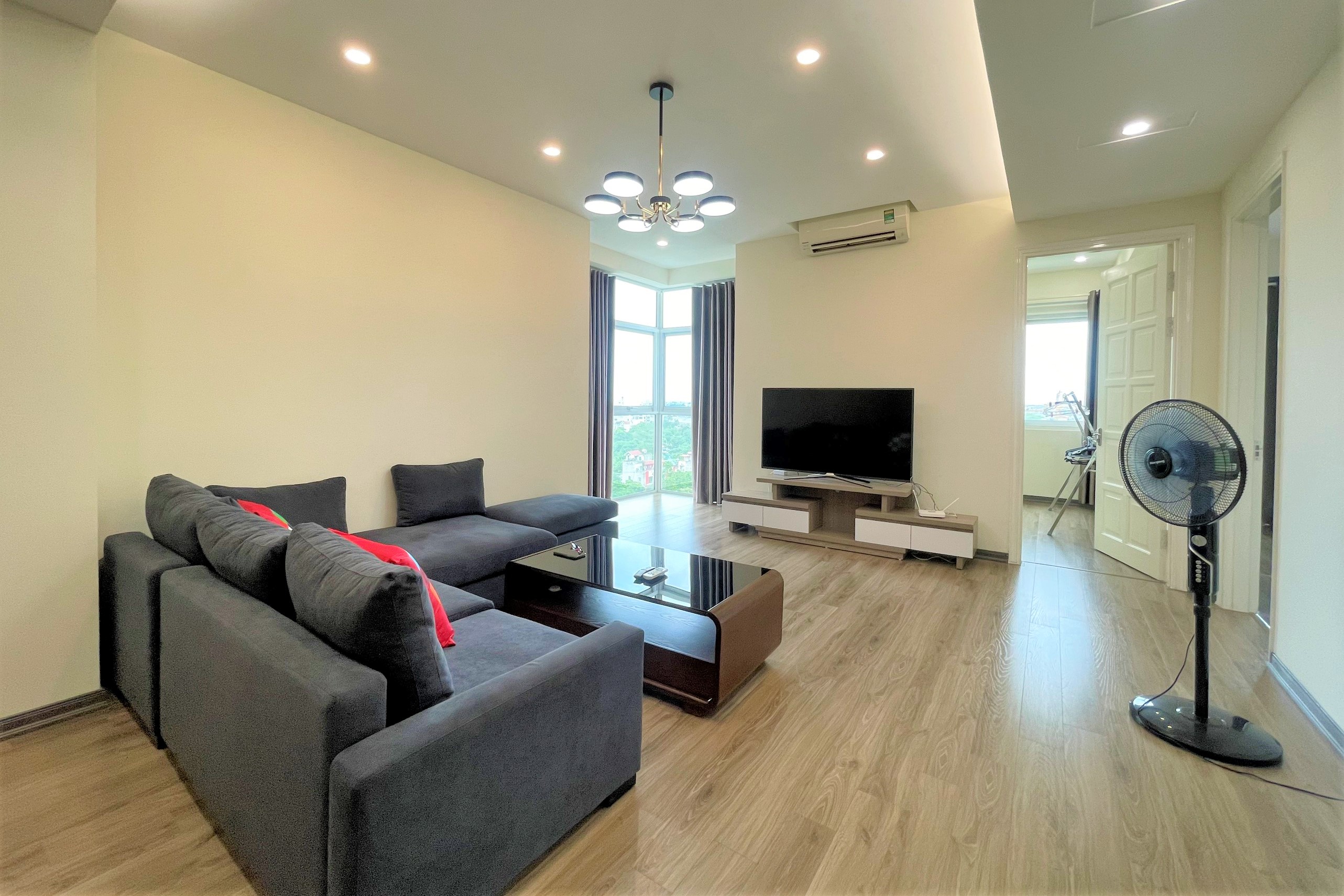 Cho thuê căn 3PN/123m2 tầng trung view thoáng tòa E1 Ciputra