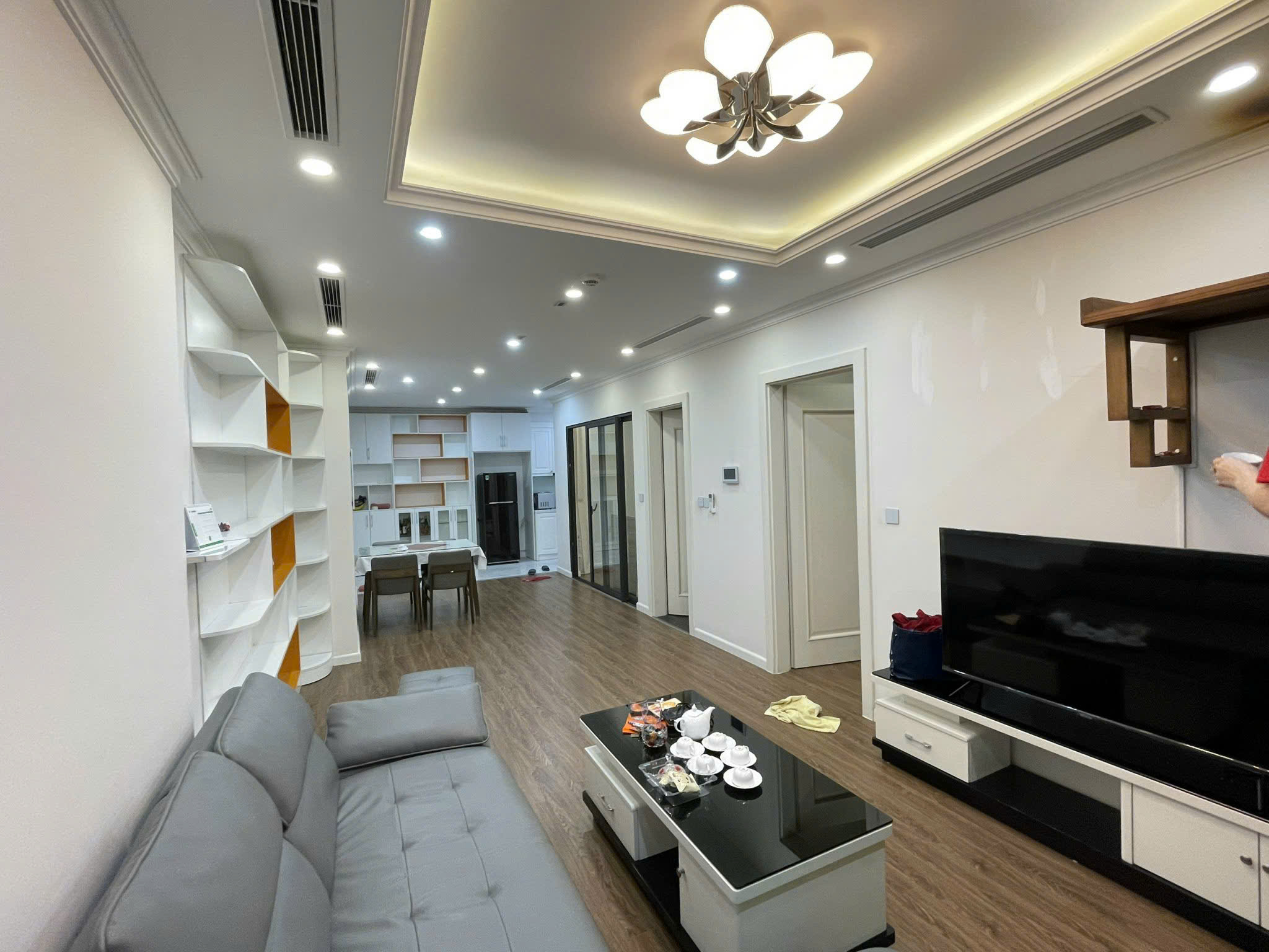 Bán căn hộ 2 phòng ngủ Sunshine Riverside ban công Đông view Sông Hồng tòa R2, DT: 82m2