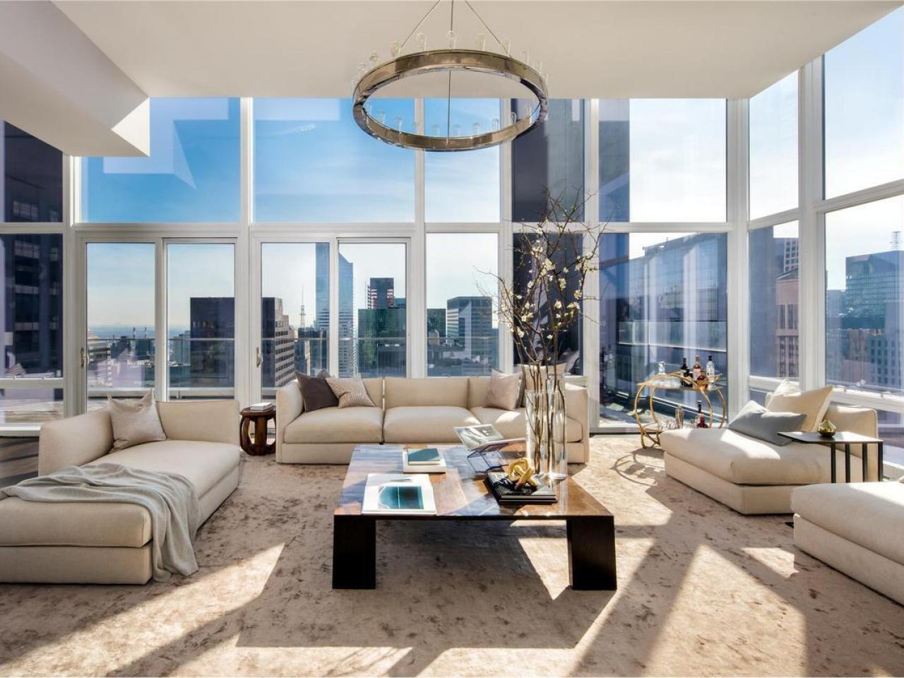 Bán căn hộ Penthouse cao tầng SKY 2, hướng Nam view Sông Hồng tại Noble Crystal Tây Hồ