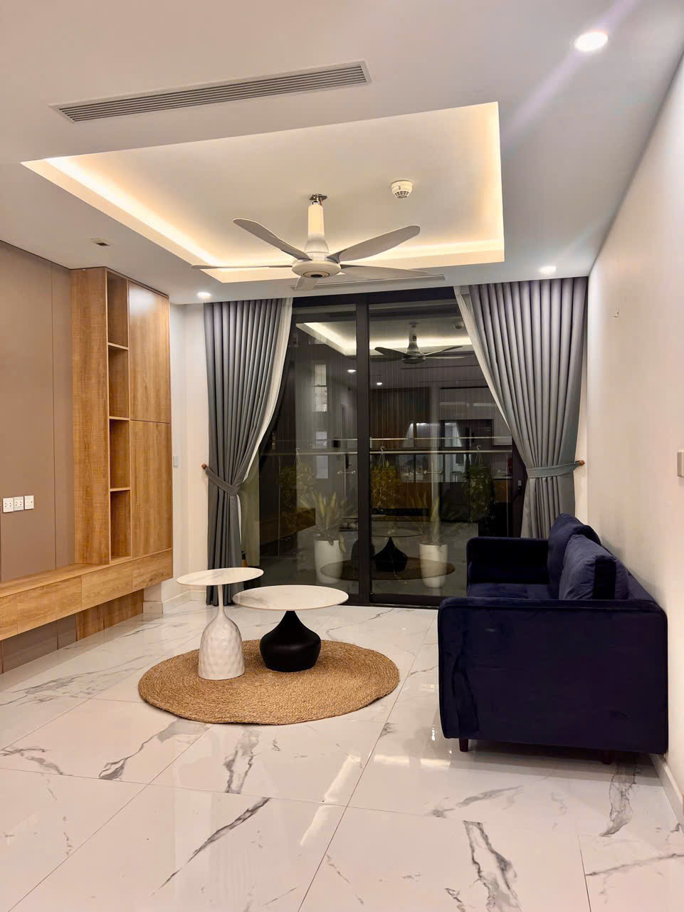Bán căn hộ Sunshine City tòa S3 diện tích 104m2/3 ngủ 2 logia full nội thất cửa Tây Nam view sông Hồng