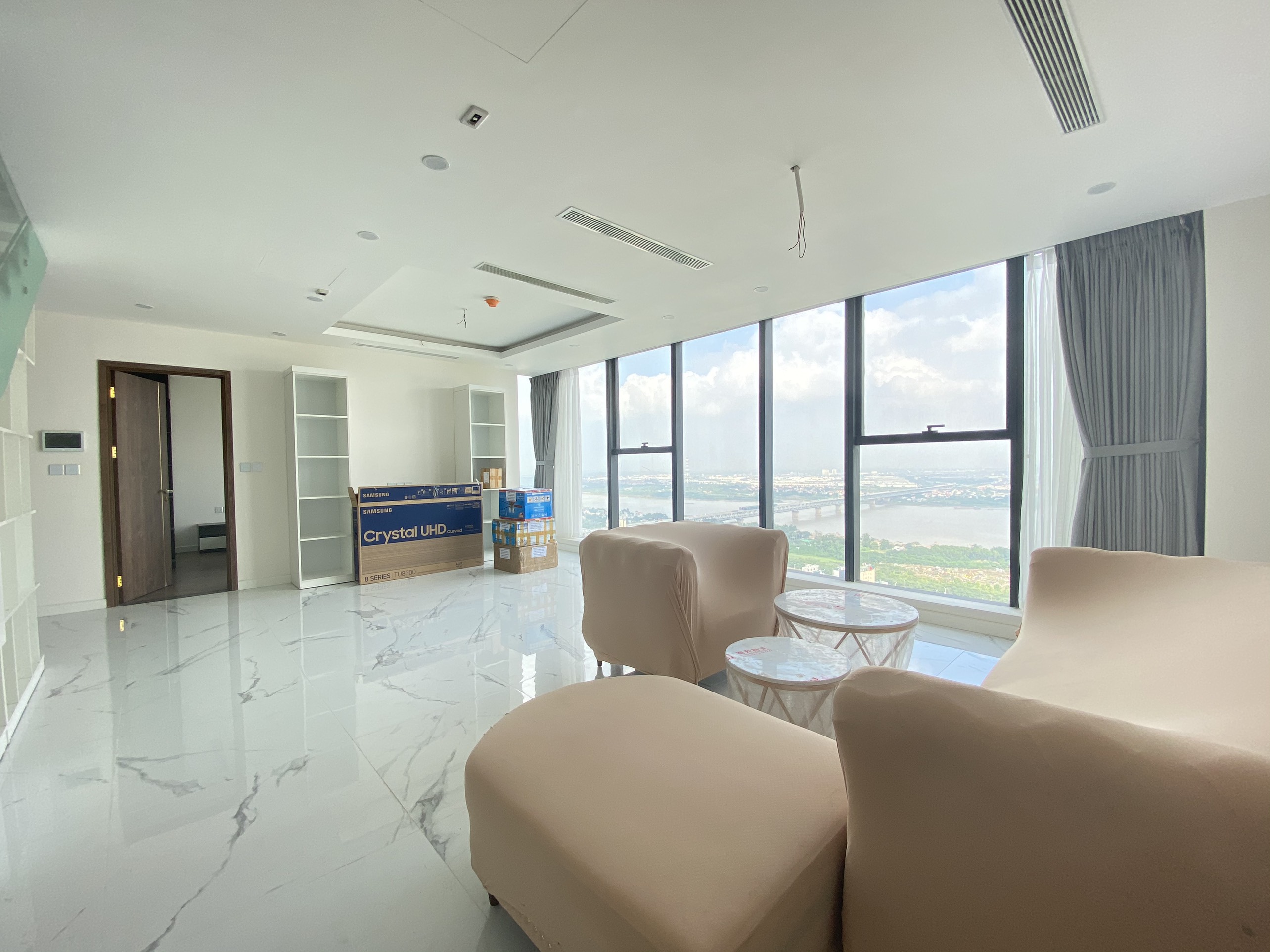 Căn hộ Duplex tầng cao rộng 168m2, 4 ngủ cần cho thuê tại Sunshine City Hà Nội