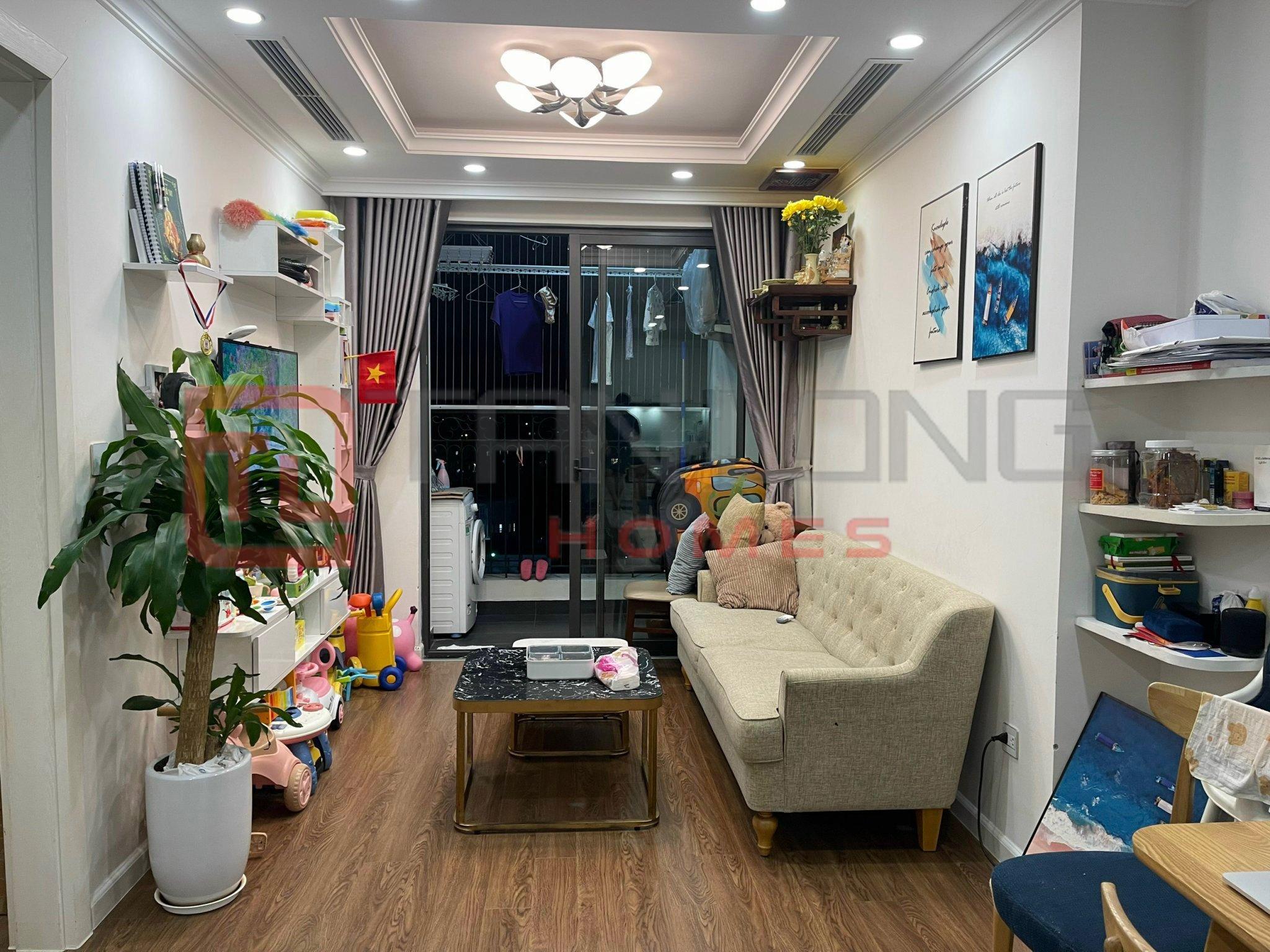 Chính chủ cần bán căn hộ 2 ngủ view sông Hồng full nội thất toà R2 Sunshine Riverside