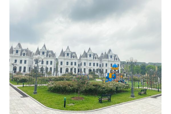 Cho thuê biệt thự BT 5A Melody Ciputra, DT 270m2 căn góc view vườn hoa hồng