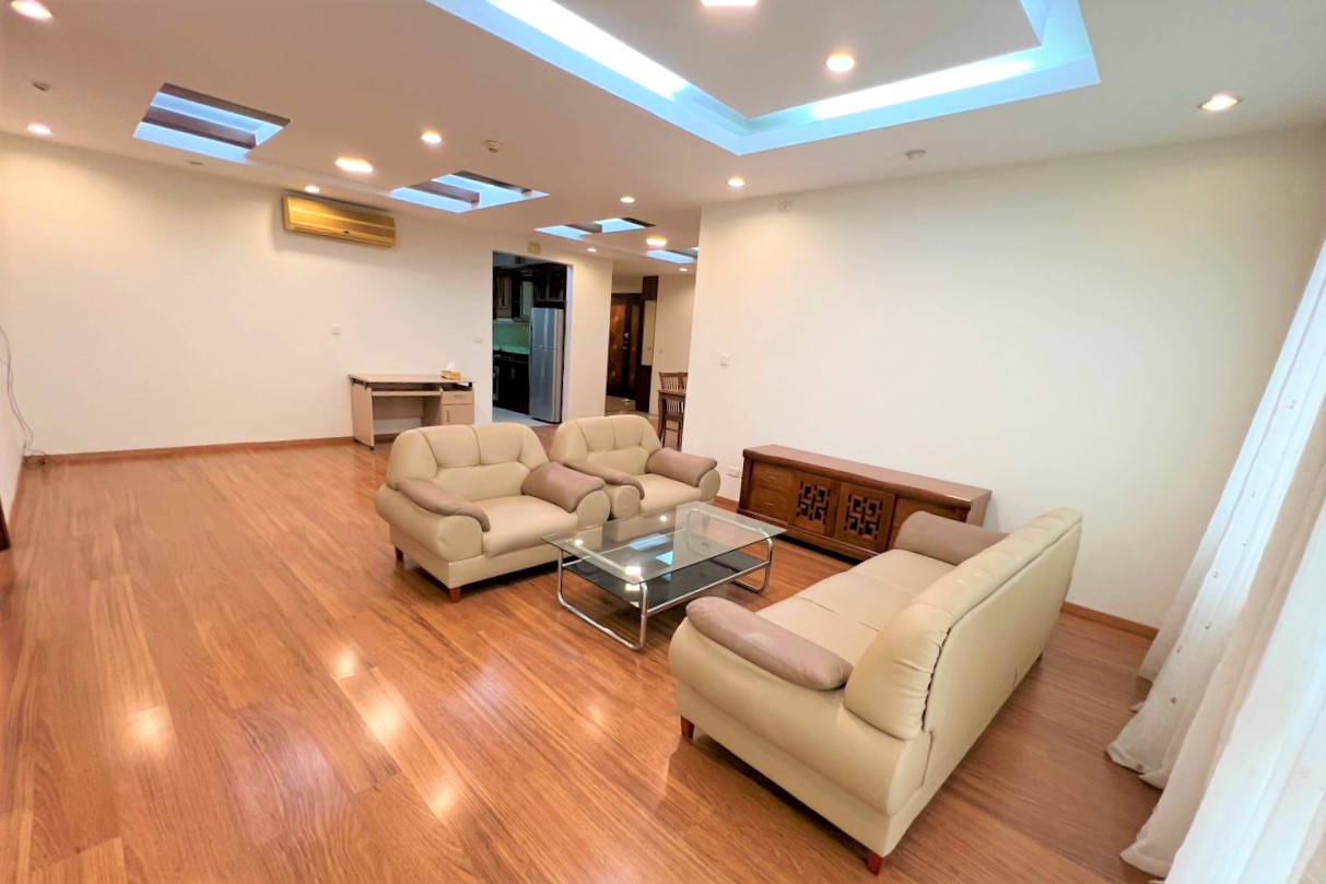 Cho thuê căn 3PN/154m2 full đồ mới, tầng trung view thoáng tòa G3 Ciputra