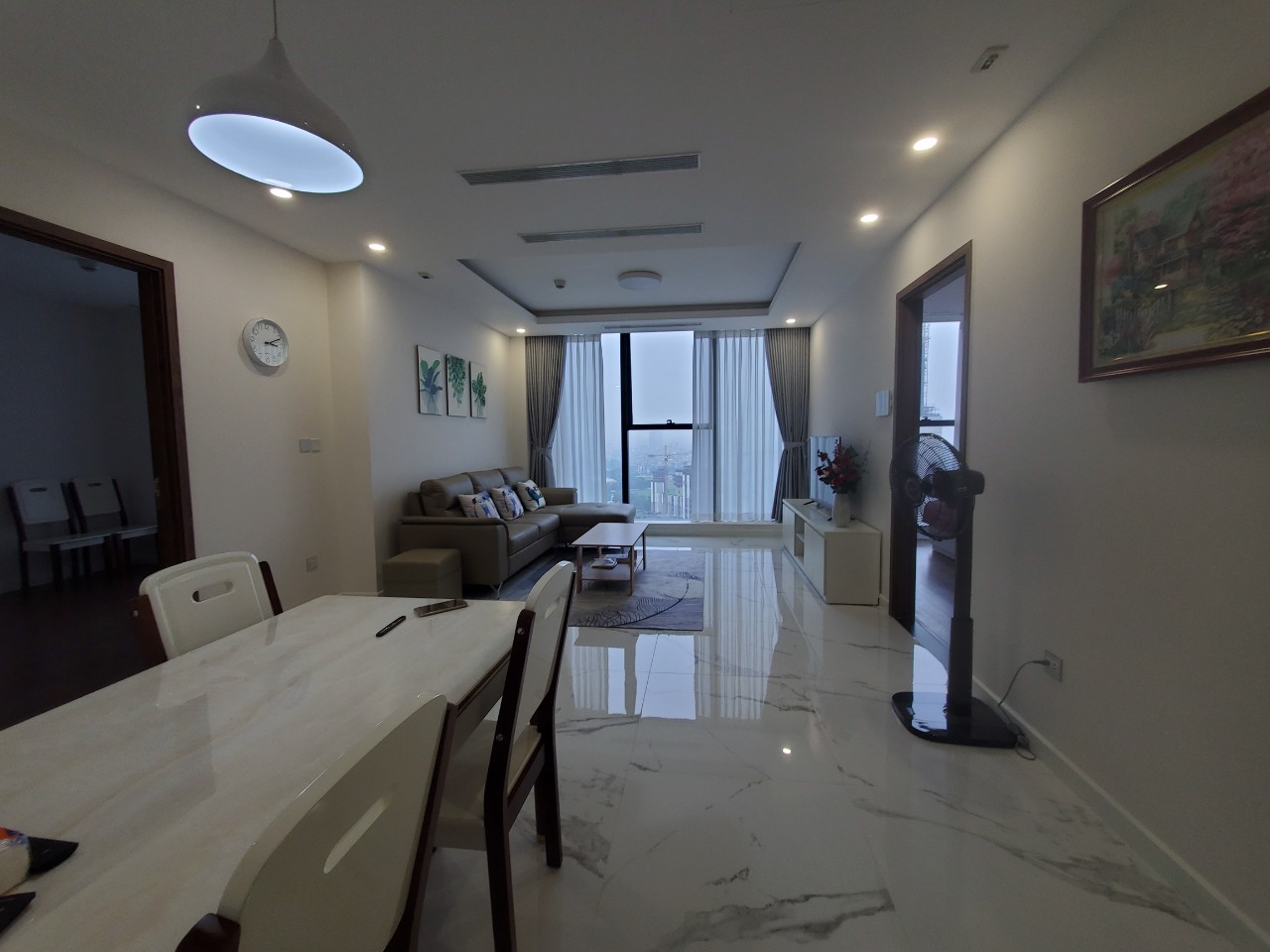 Cho thuê căn hộ 2 phòng ngủ, 2 wc đầy đủ nội thất đẹp, giá thuê 14 tr/th