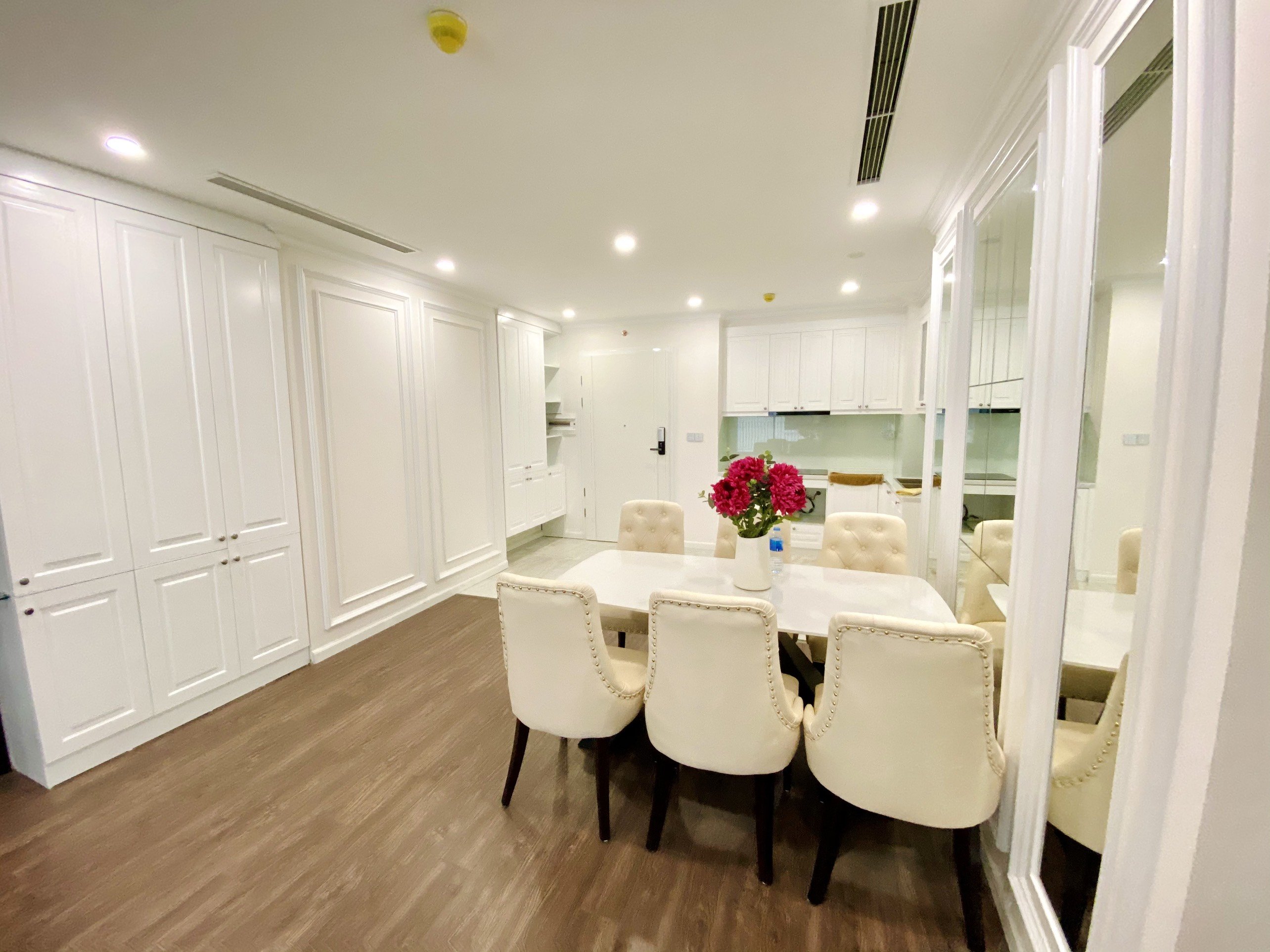 Cho thuê căn hộ 3 ngủ, tầng trung, toà R3 Sunshine Riverside Ciputra