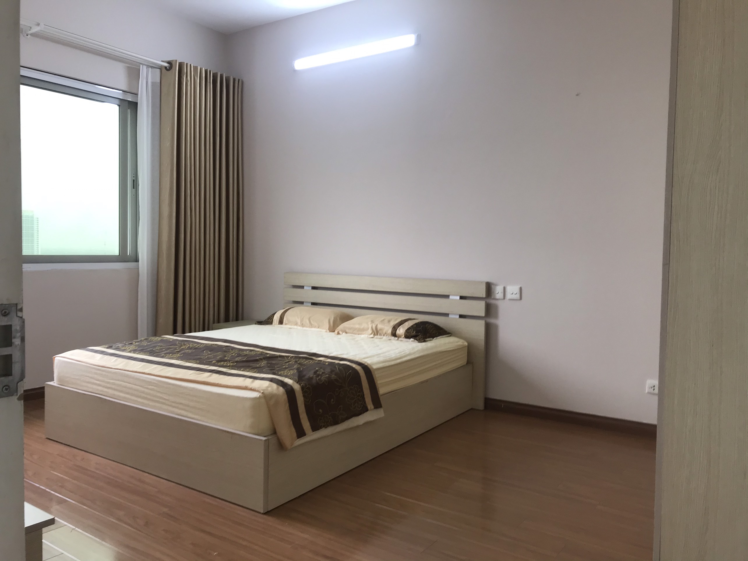 Cho thuê căn hộ E1 diện tích 123m2 3 phòng ngủ đủ đồ tại Ciputra